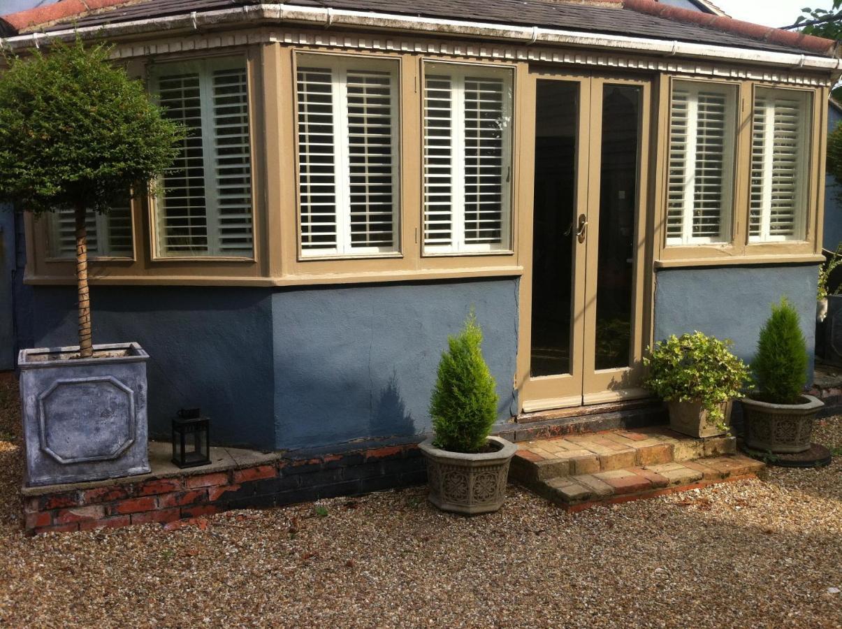 Bonningtons Stansted Self Catering Hotel Stansted Mountfitchet Bilik gambar