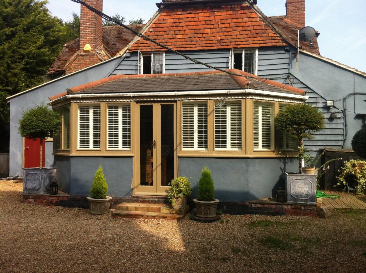 Bonningtons Stansted Self Catering Hotel Stansted Mountfitchet Bilik gambar