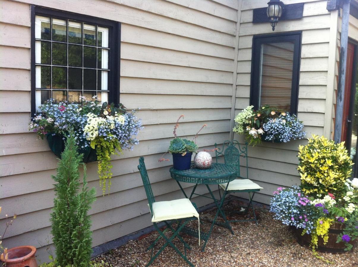 Bonningtons Stansted Self Catering Hotel Stansted Mountfitchet Bilik gambar